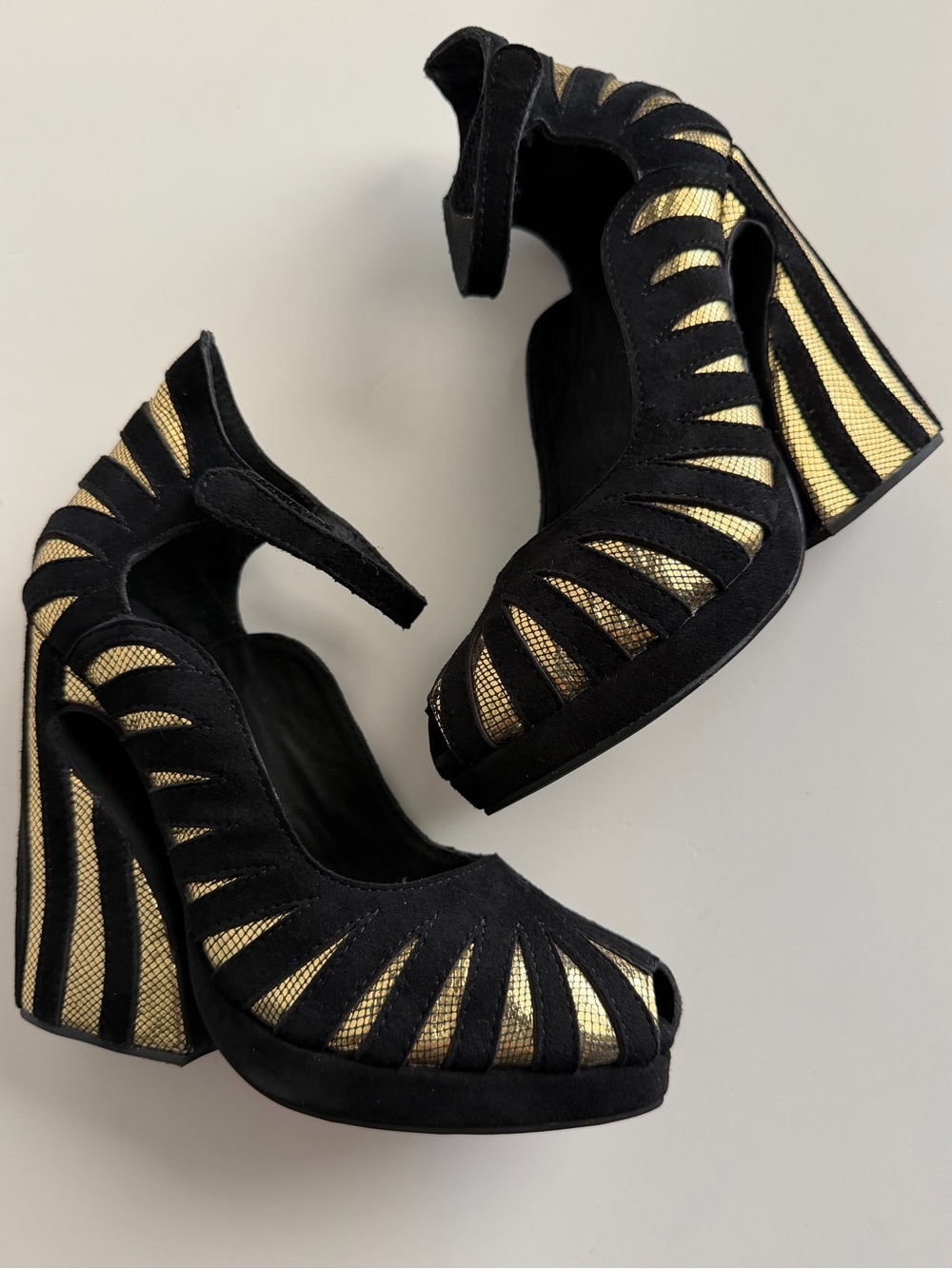 Jeffrey Campbell Hecate Black and Gold Cutout Wedge Metallic Heels size 6 - Picture 2 of 12